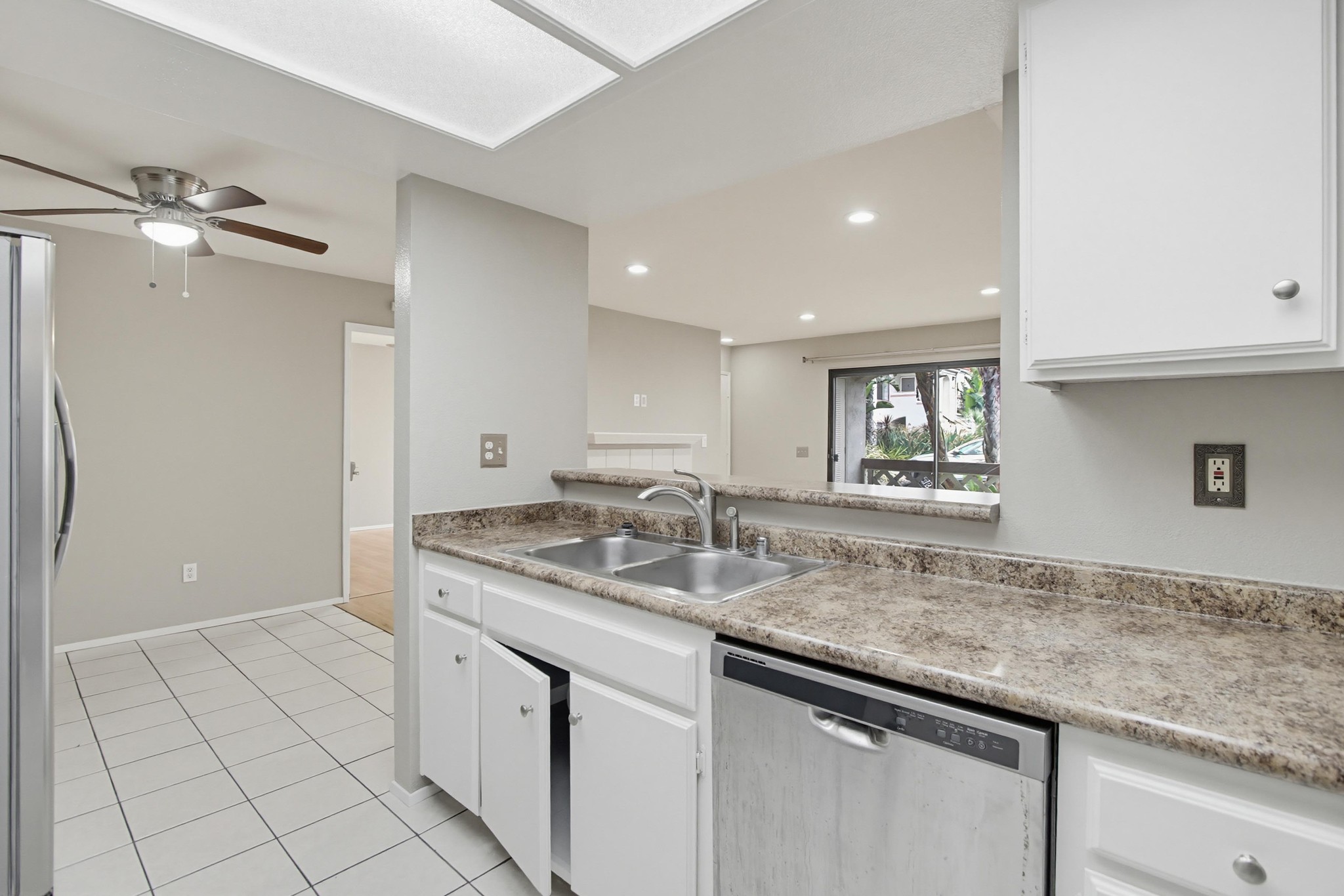 Virtual tour photo 18 of 45 for 9439 Fairgrove Ln UNIT 102