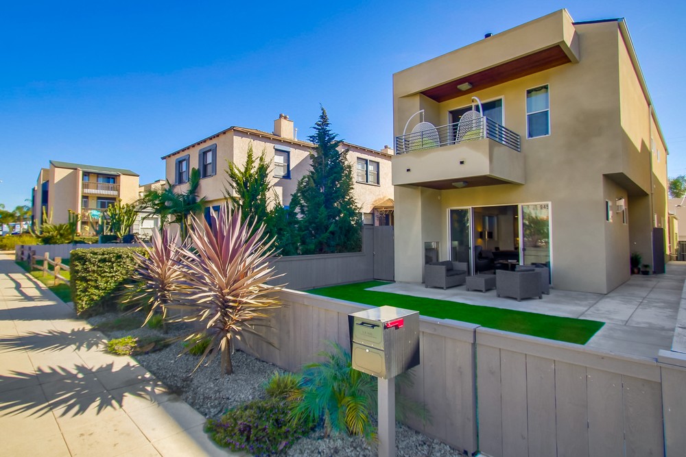 Virtual tour photo 4 of 78 for 945 Law St