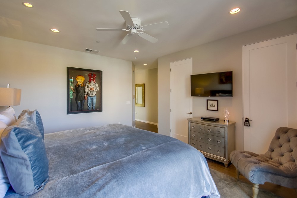 Virtual tour photo 31 of 78 for 945 Law St