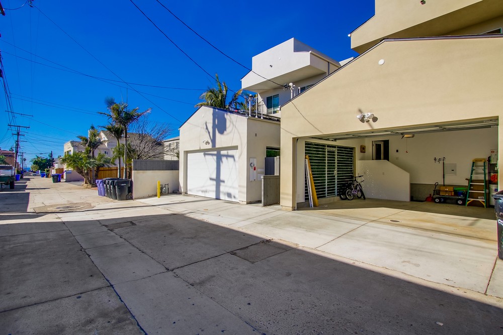 Virtual tour photo 74 of 78 for 945 Law St