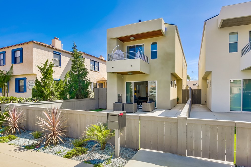 Virtual tour photo 4 of 59 for 945 Law St