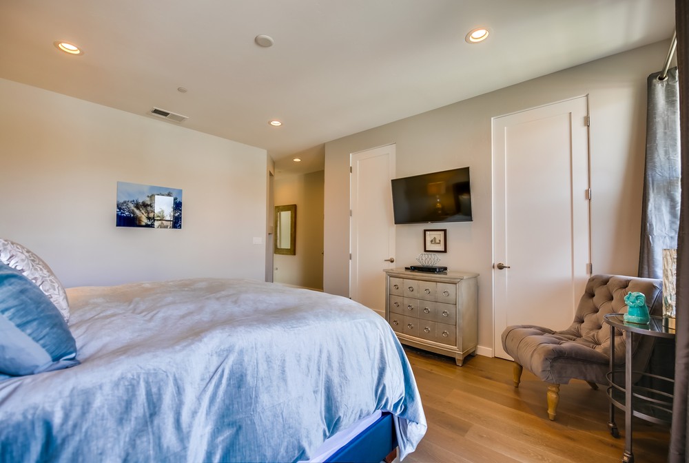 Virtual tour photo 34 of 59 for 945 Law St