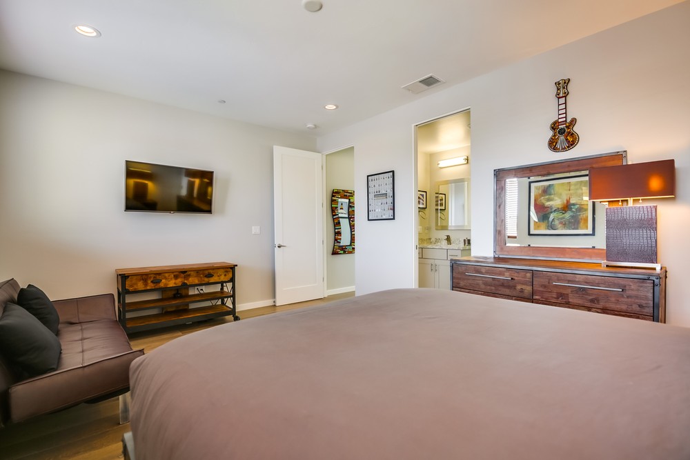 Virtual tour photo 41 of 59 for 945 Law St