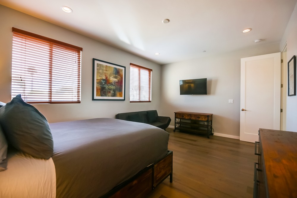 Virtual tour photo 42 of 59 for 945 Law St