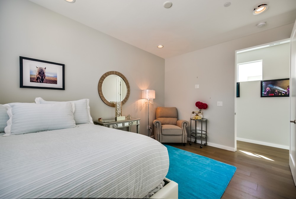Virtual tour photo 44 of 59 for 945 Law St