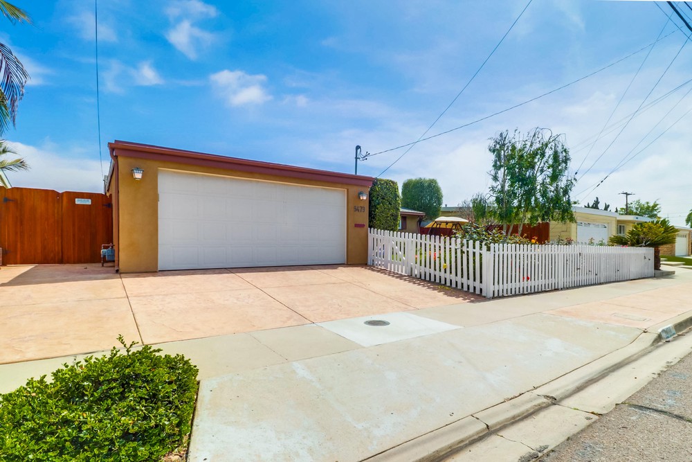 Virtual tour photo 4 of 76 for 9479 Yolanda Ave