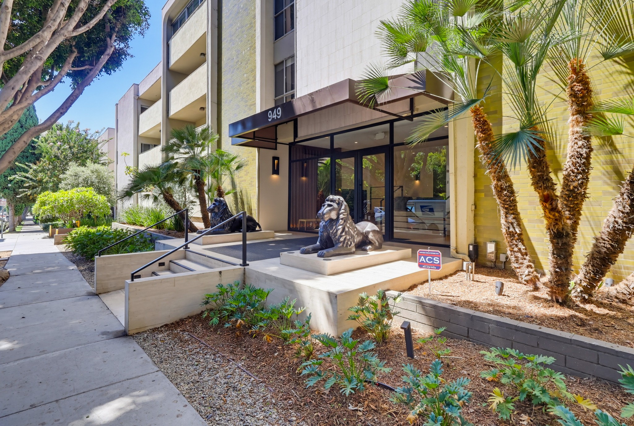 Virtual tour photo 1 of 62 for 949 Kings Rd Apt 308