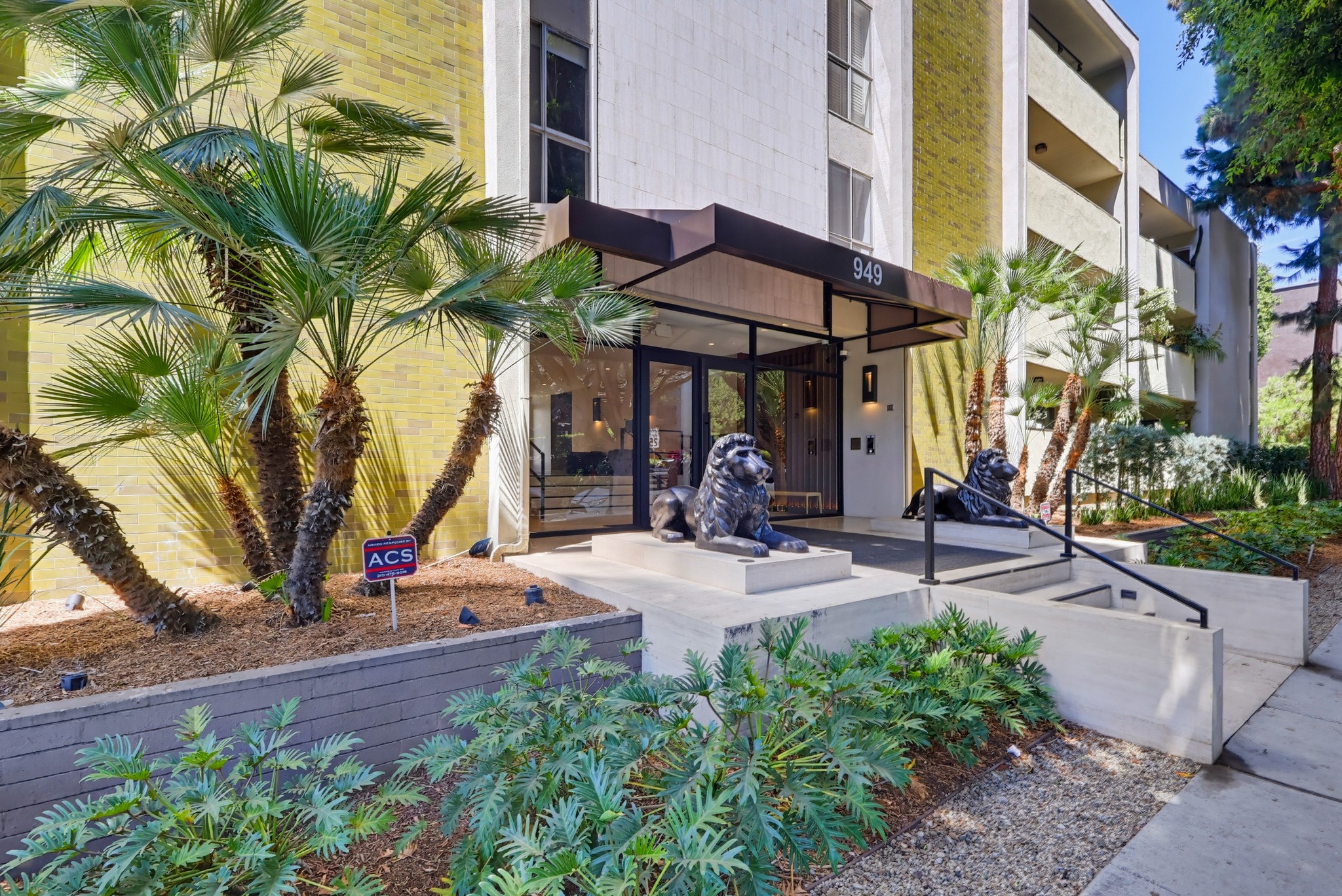 Virtual tour photo 3 of 62 for 949 Kings Rd Apt 308