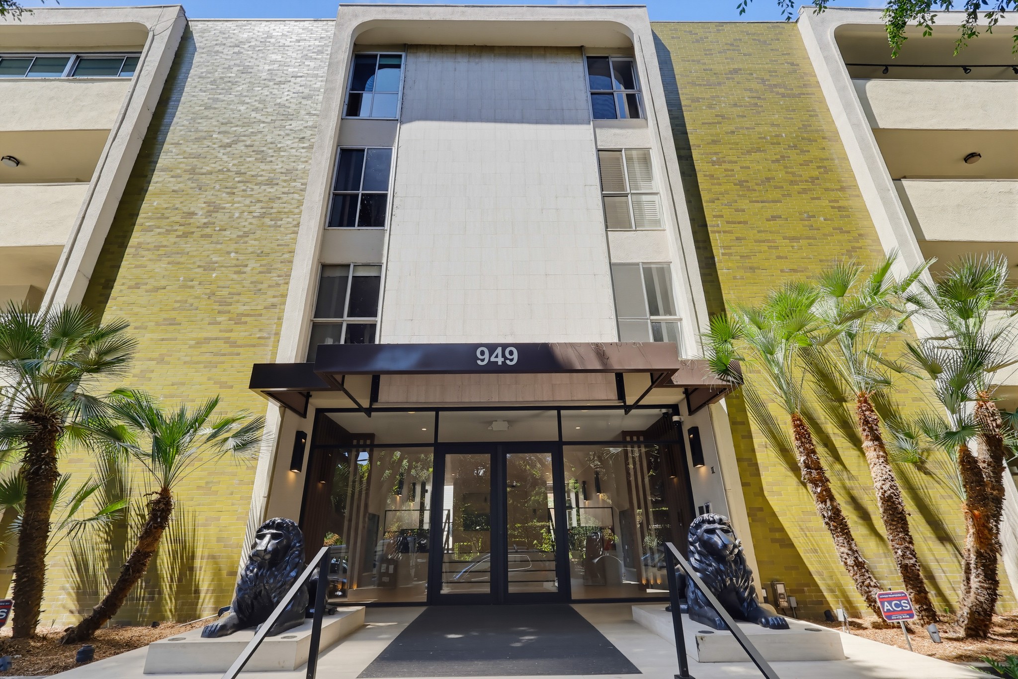 Virtual tour photo 4 of 62 for 949 Kings Rd Apt 308