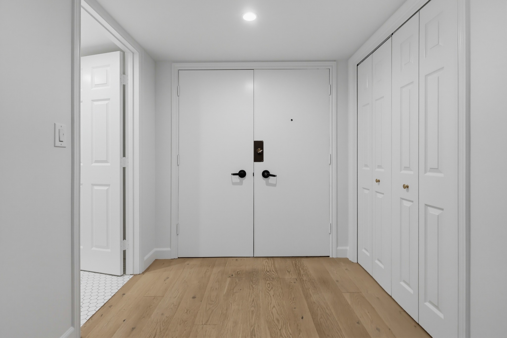 Virtual tour photo 10 of 62 for 949 Kings Rd Apt 308