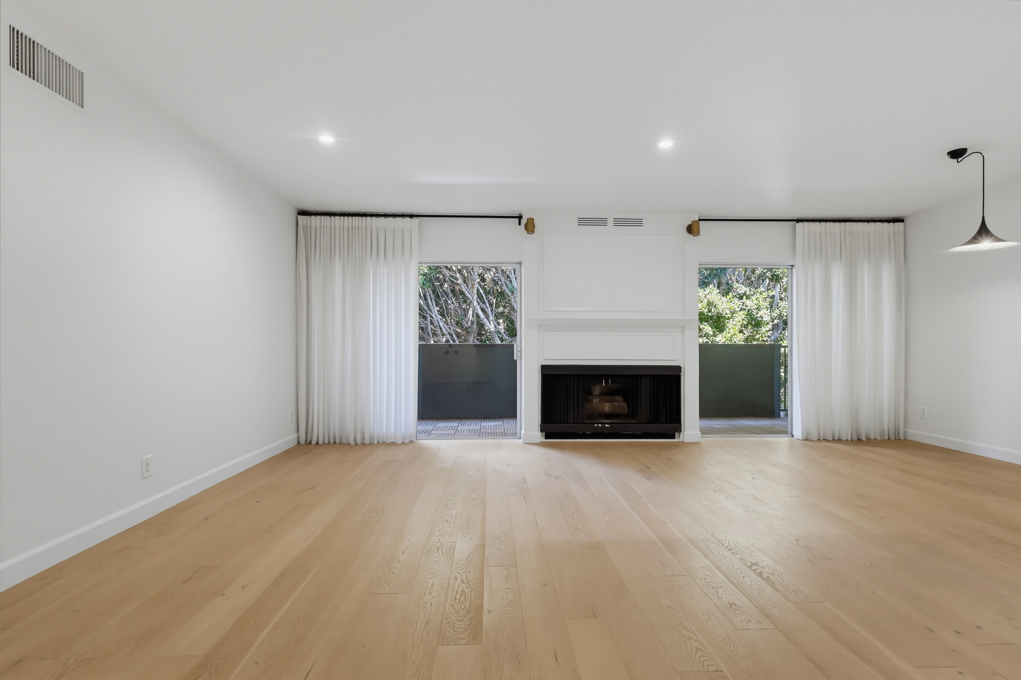 Virtual tour photo 11 of 62 for 949 Kings Rd Apt 308