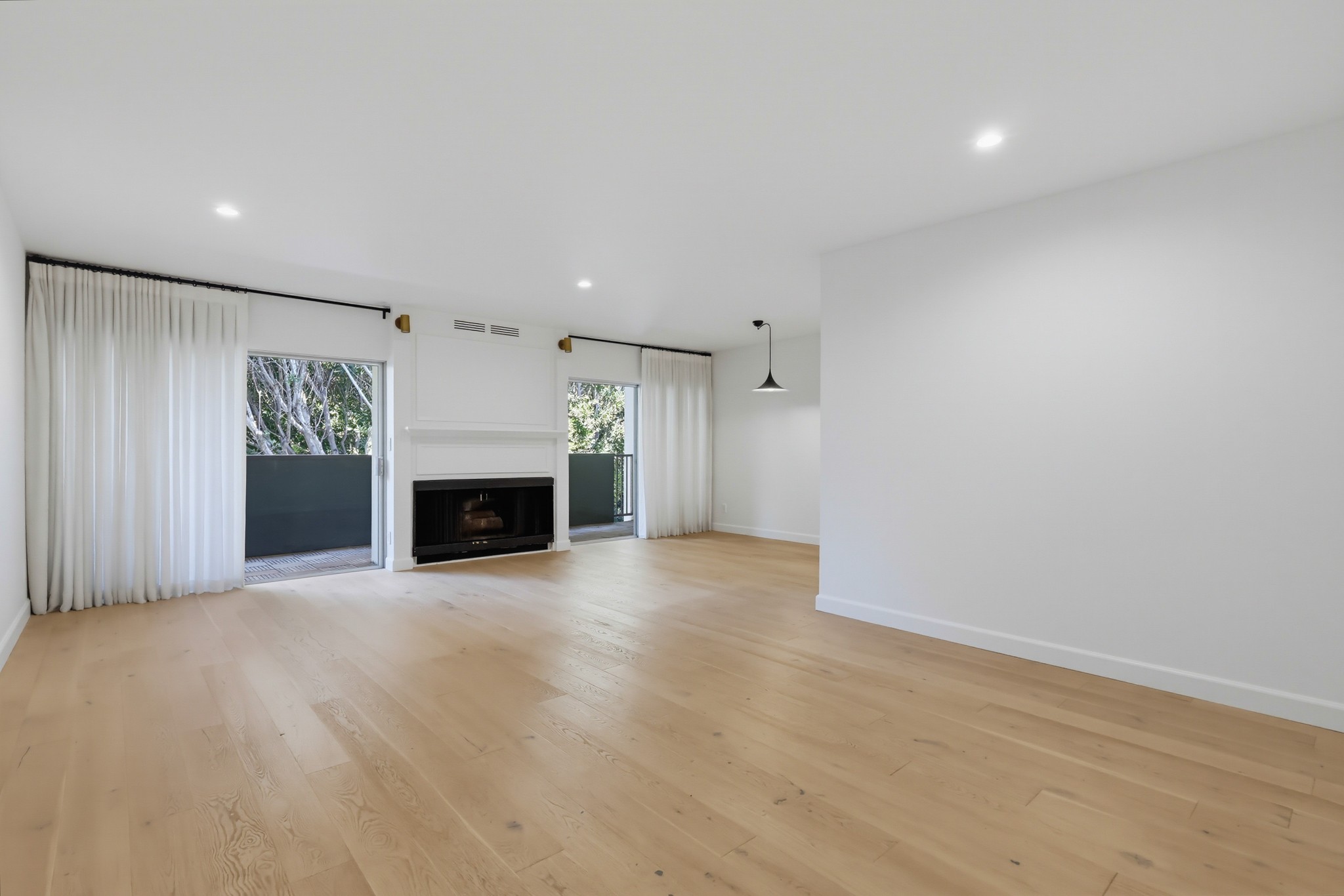 Virtual tour photo 12 of 62 for 949 Kings Rd Apt 308