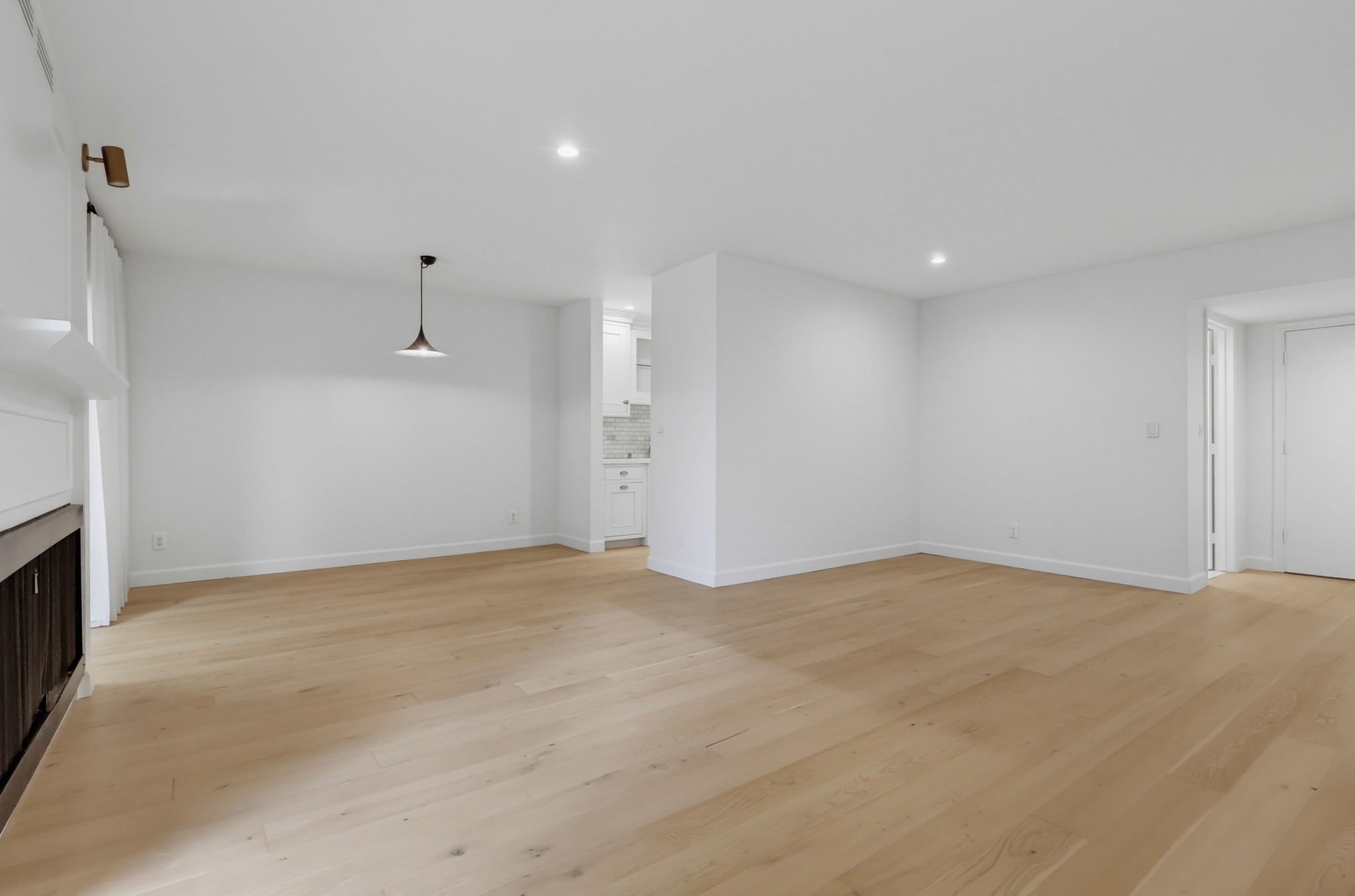 Virtual tour photo 13 of 62 for 949 Kings Rd Apt 308