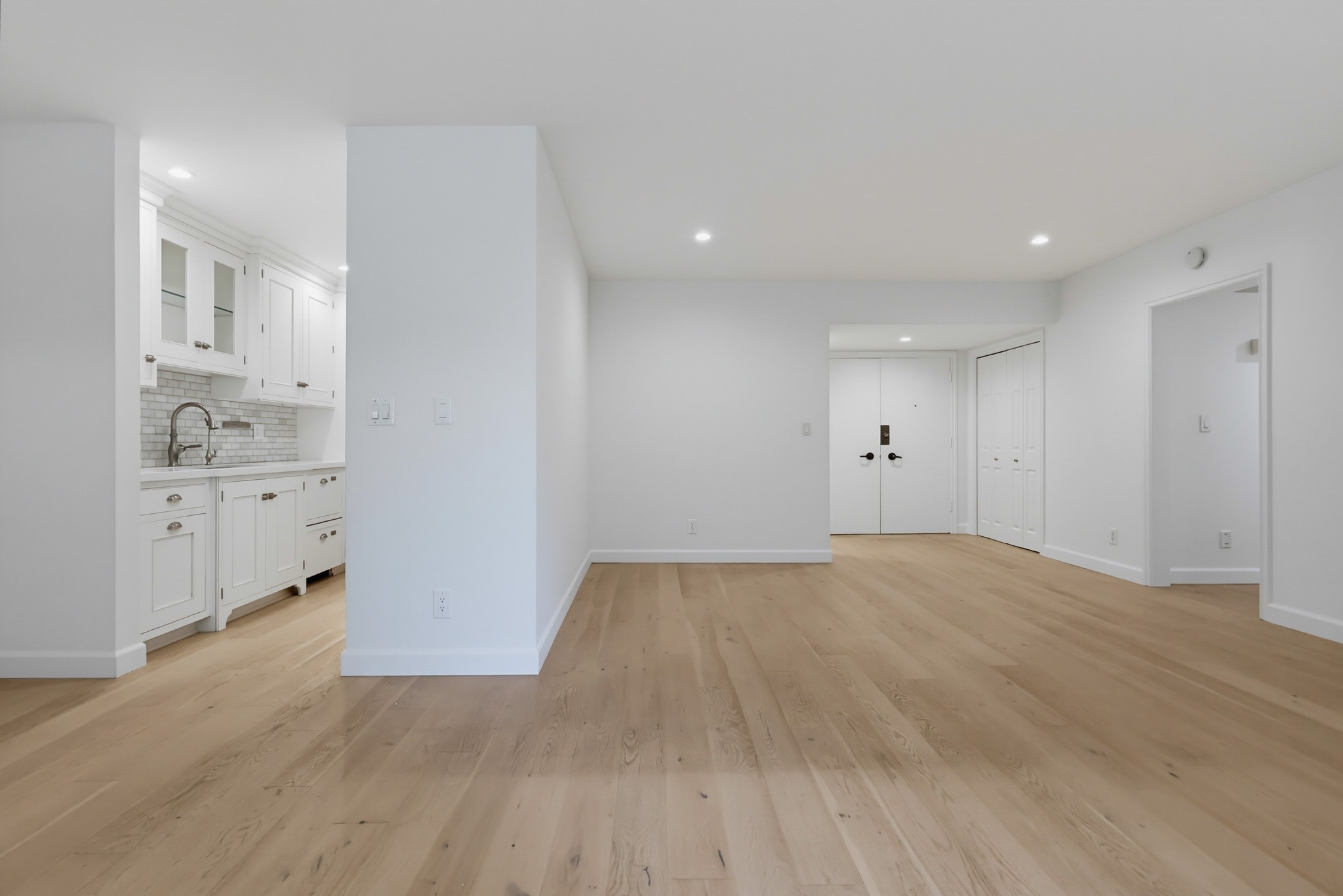 Virtual tour photo 14 of 62 for 949 Kings Rd Apt 308