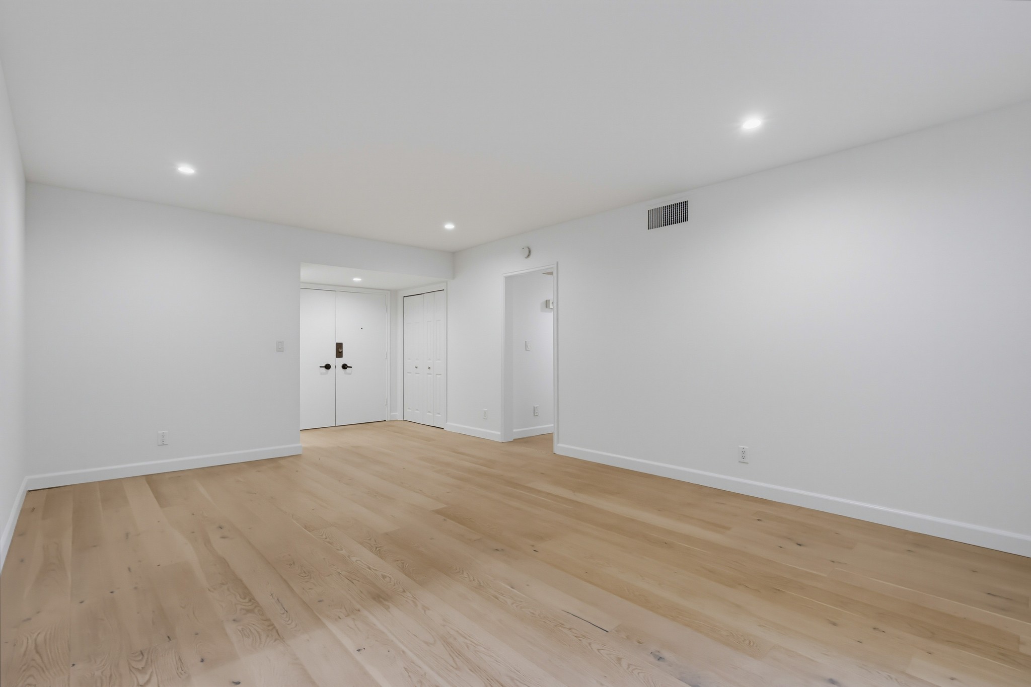 Virtual tour photo 15 of 62 for 949 Kings Rd Apt 308