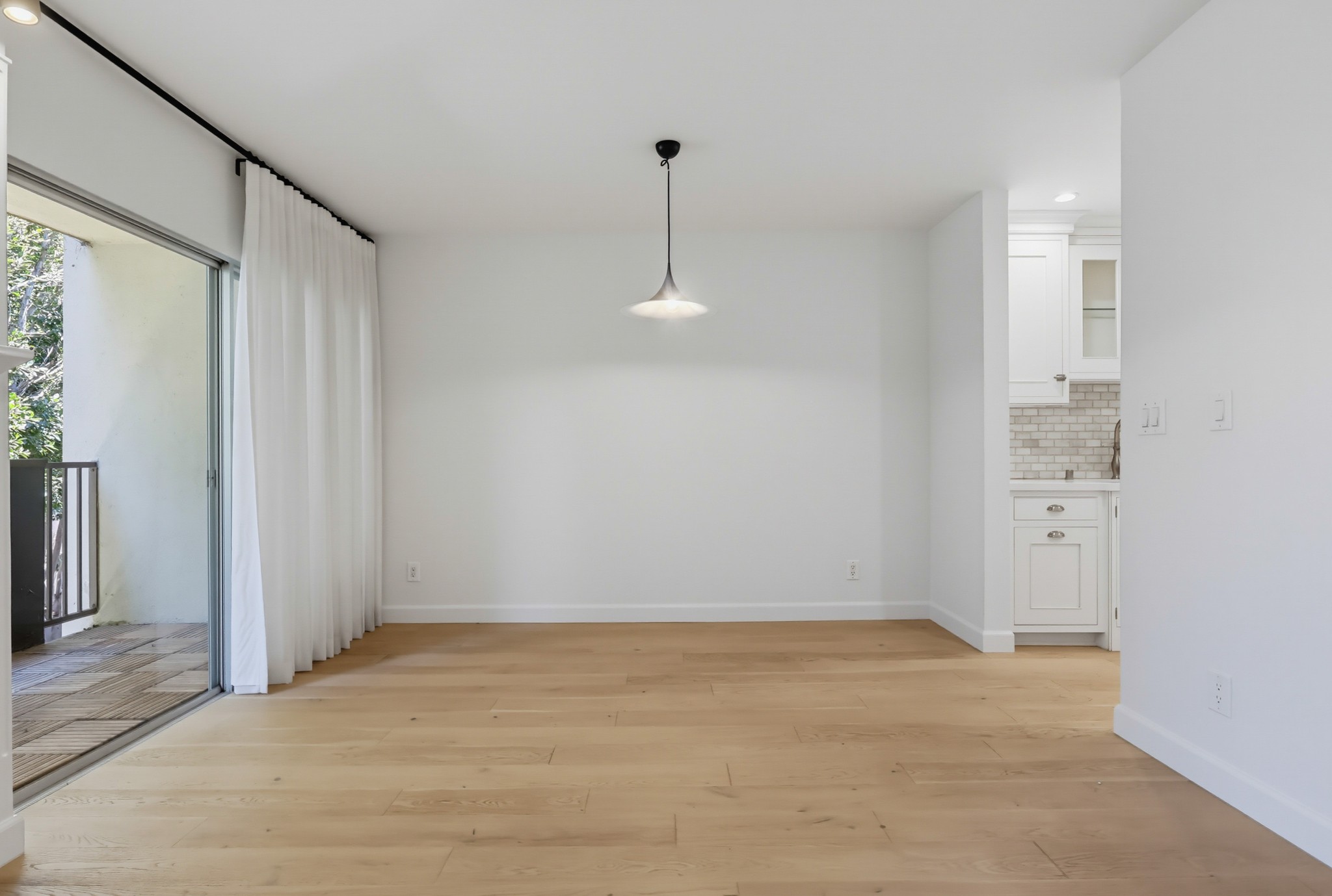 Virtual tour photo 16 of 62 for 949 Kings Rd Apt 308
