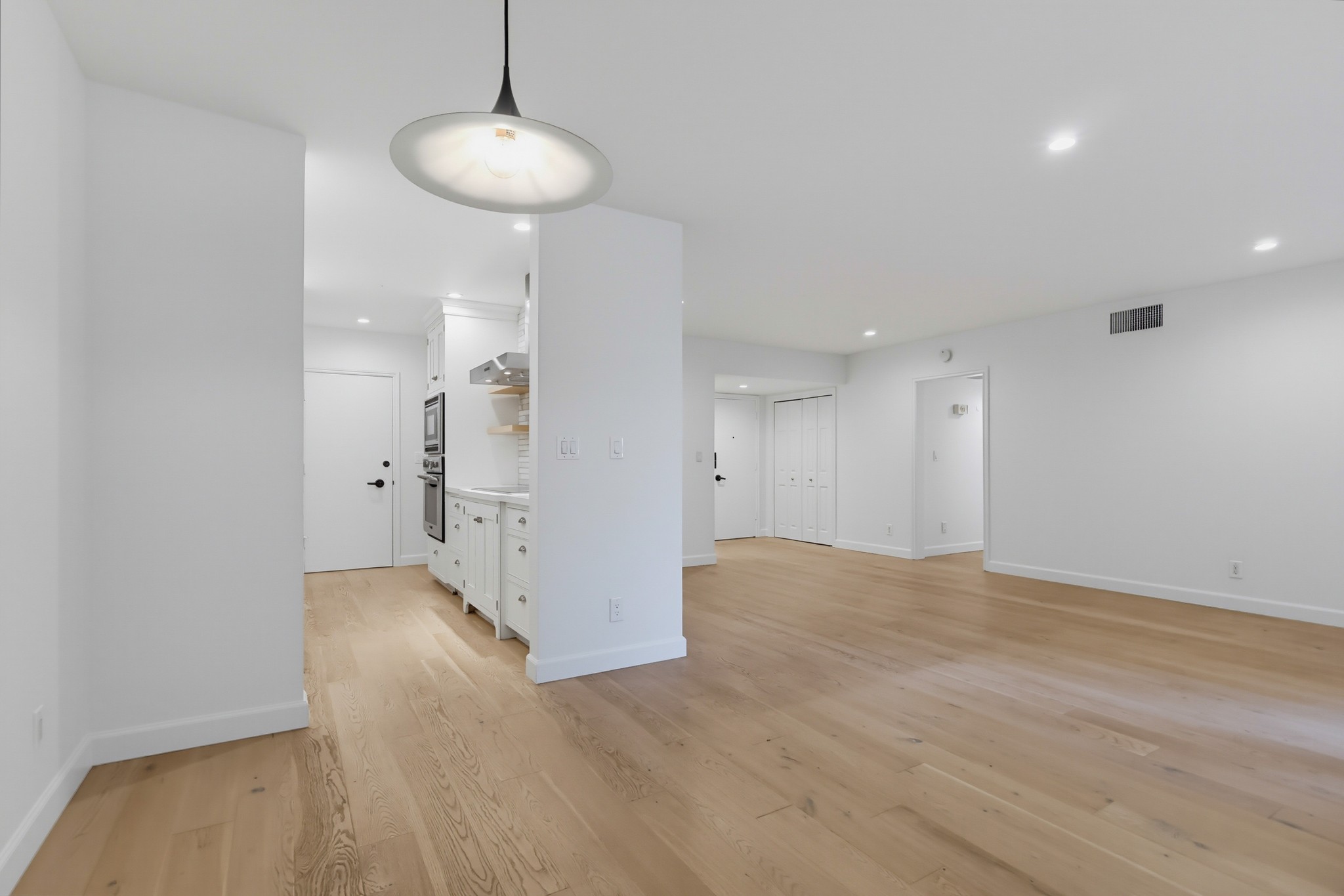 Virtual tour photo 17 of 62 for 949 Kings Rd Apt 308