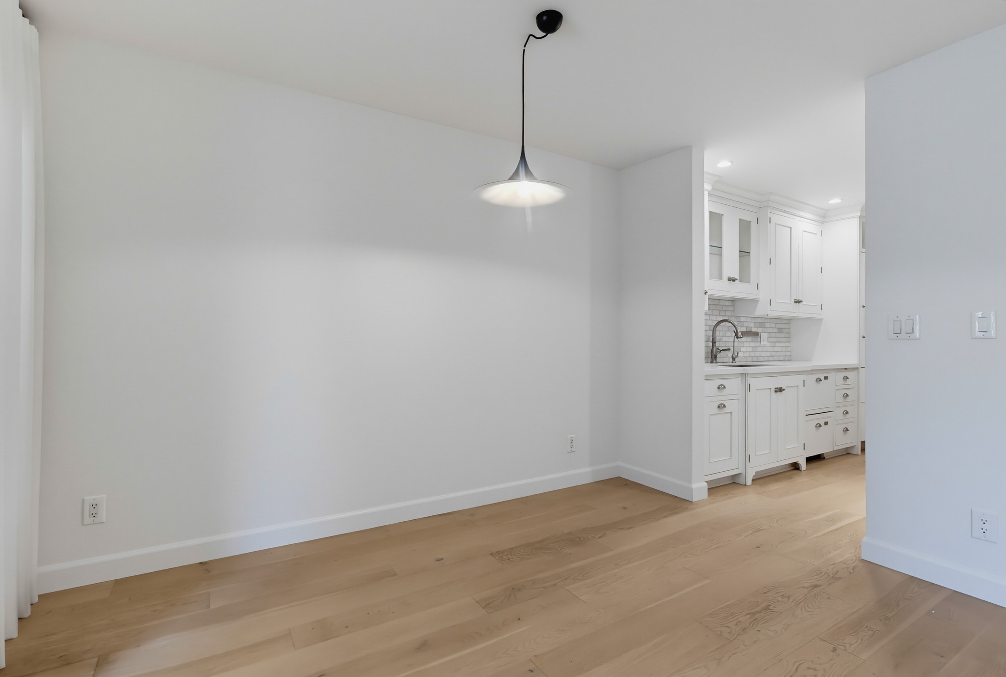 Virtual tour photo 18 of 62 for 949 Kings Rd Apt 308