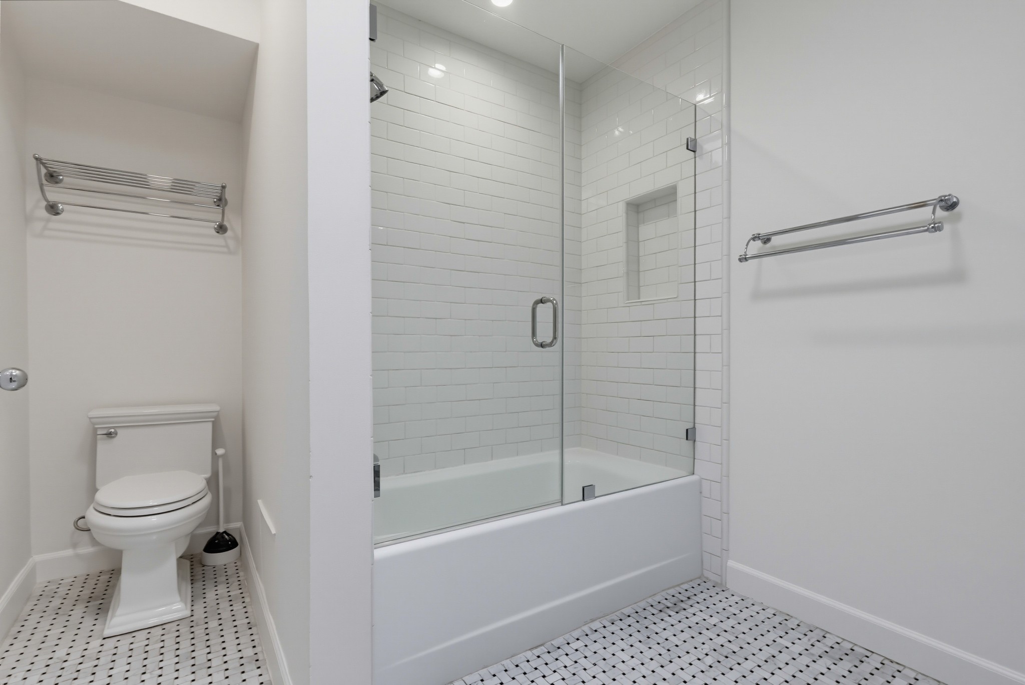 Virtual tour photo 33 of 62 for 949 Kings Rd Apt 308