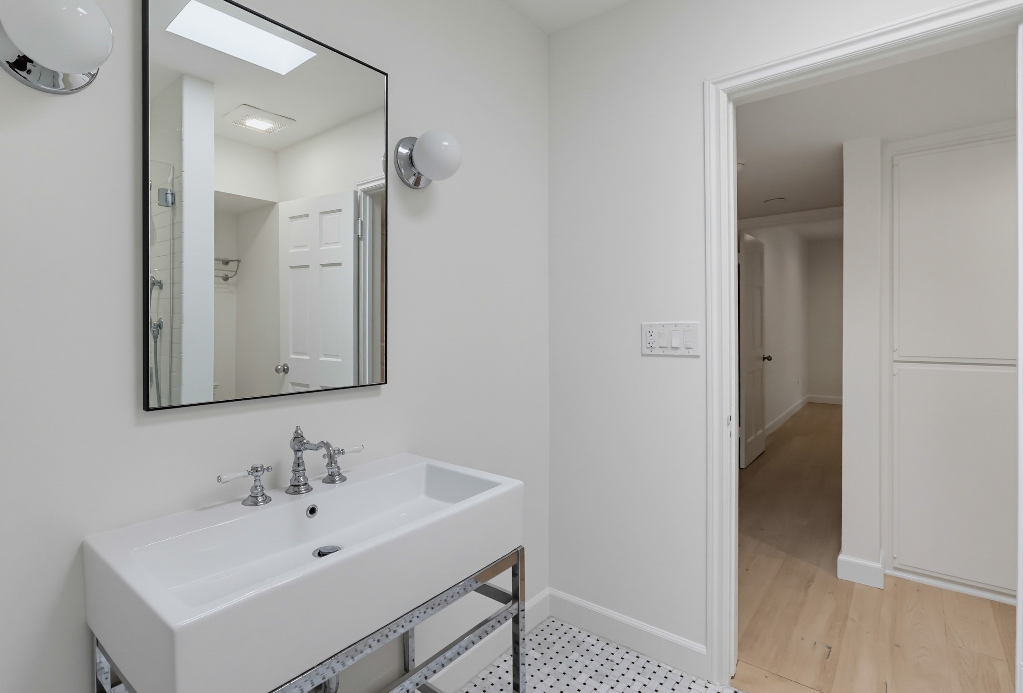 Virtual tour photo 34 of 62 for 949 Kings Rd Apt 308