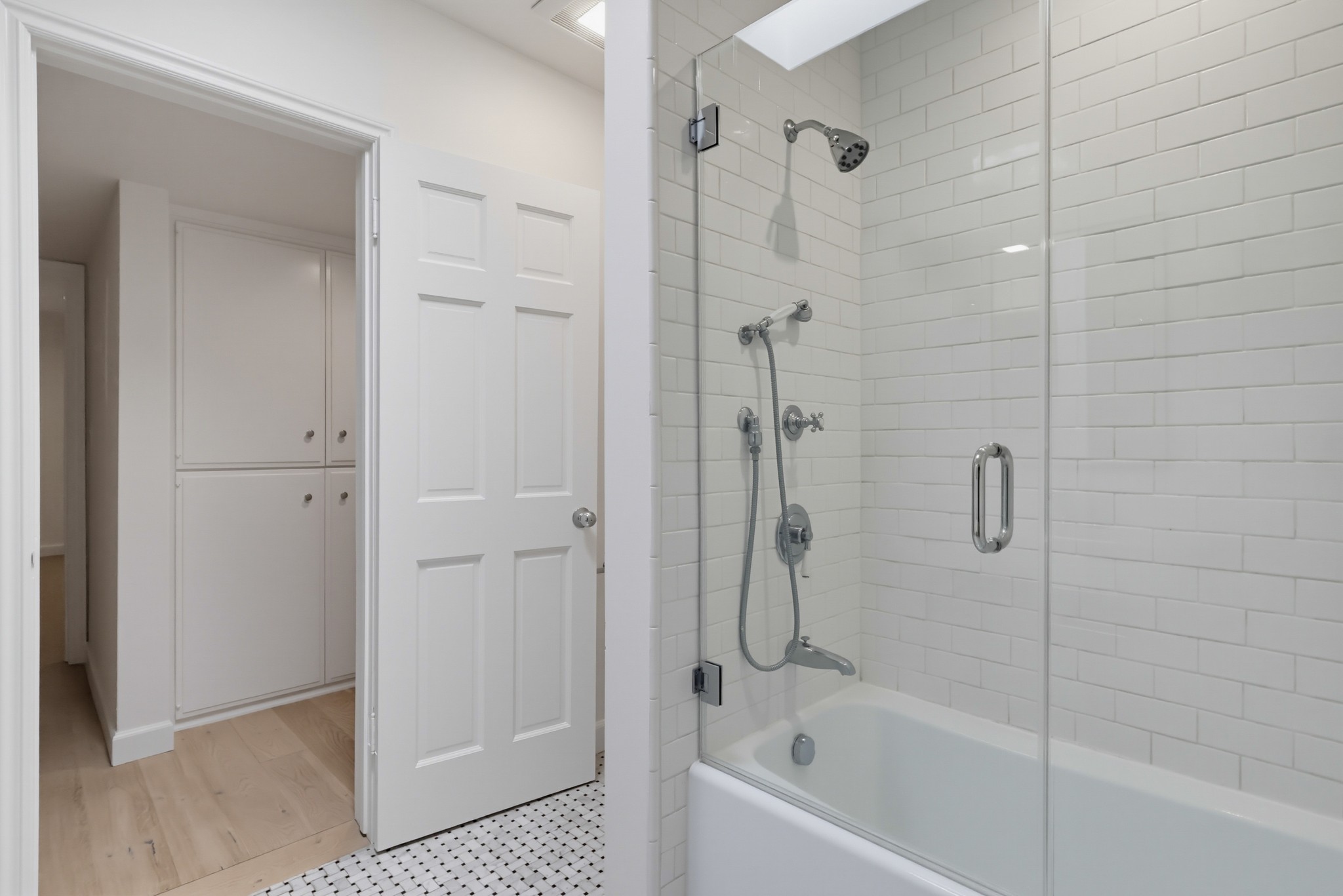 Virtual tour photo 35 of 62 for 949 Kings Rd Apt 308