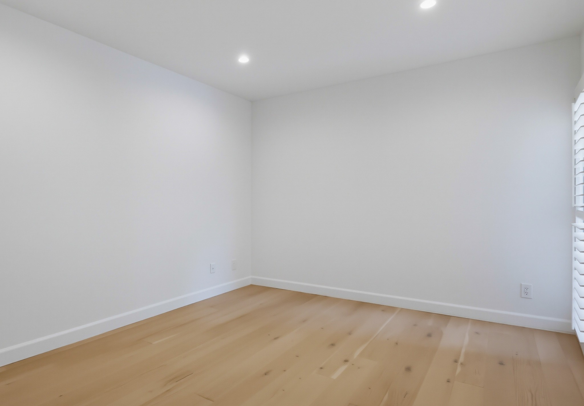 Virtual tour photo 36 of 62 for 949 Kings Rd Apt 308