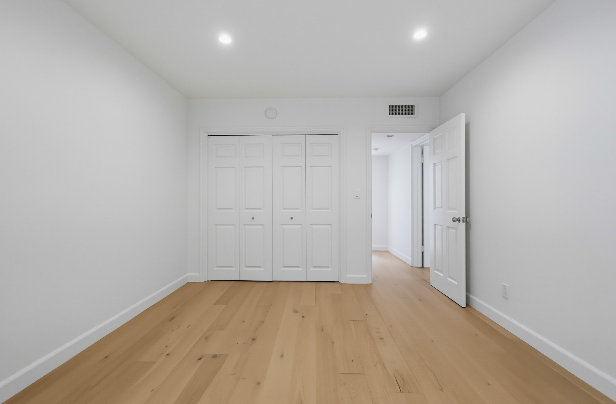 Virtual tour photo 38 of 62 for 949 Kings Rd Apt 308