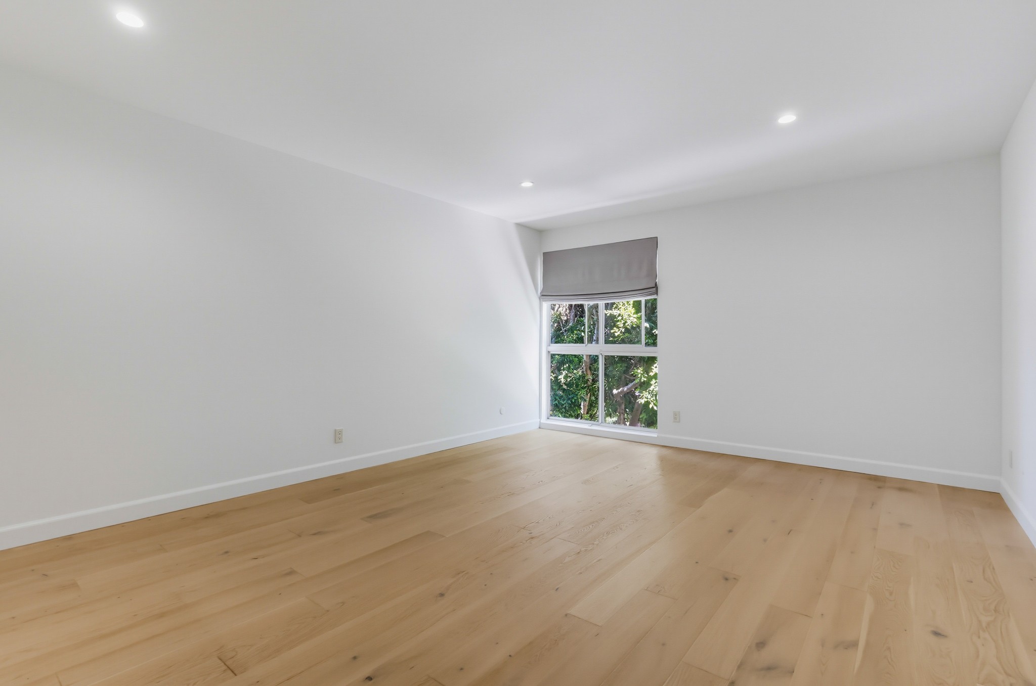 Virtual tour photo 40 of 62 for 949 Kings Rd Apt 308