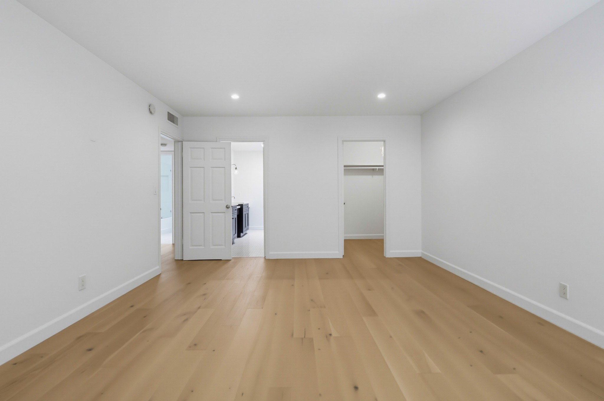 Virtual tour photo 42 of 62 for 949 Kings Rd Apt 308