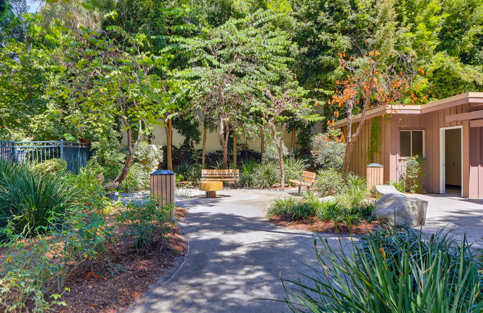 Virtual tour photo 60 of 62 for 949 Kings Rd Apt 308