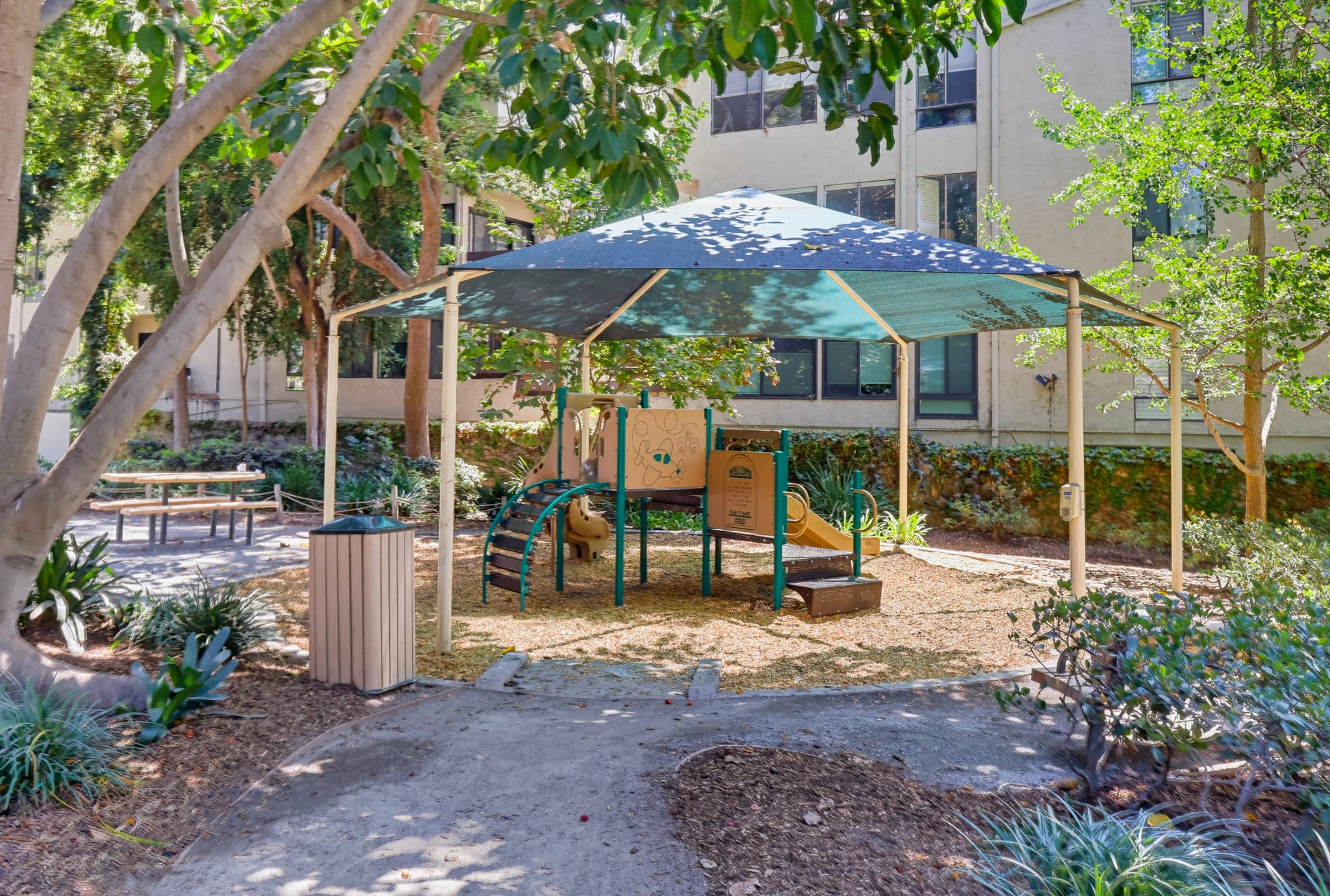 Virtual tour photo 61 of 62 for 949 Kings Rd Apt 308