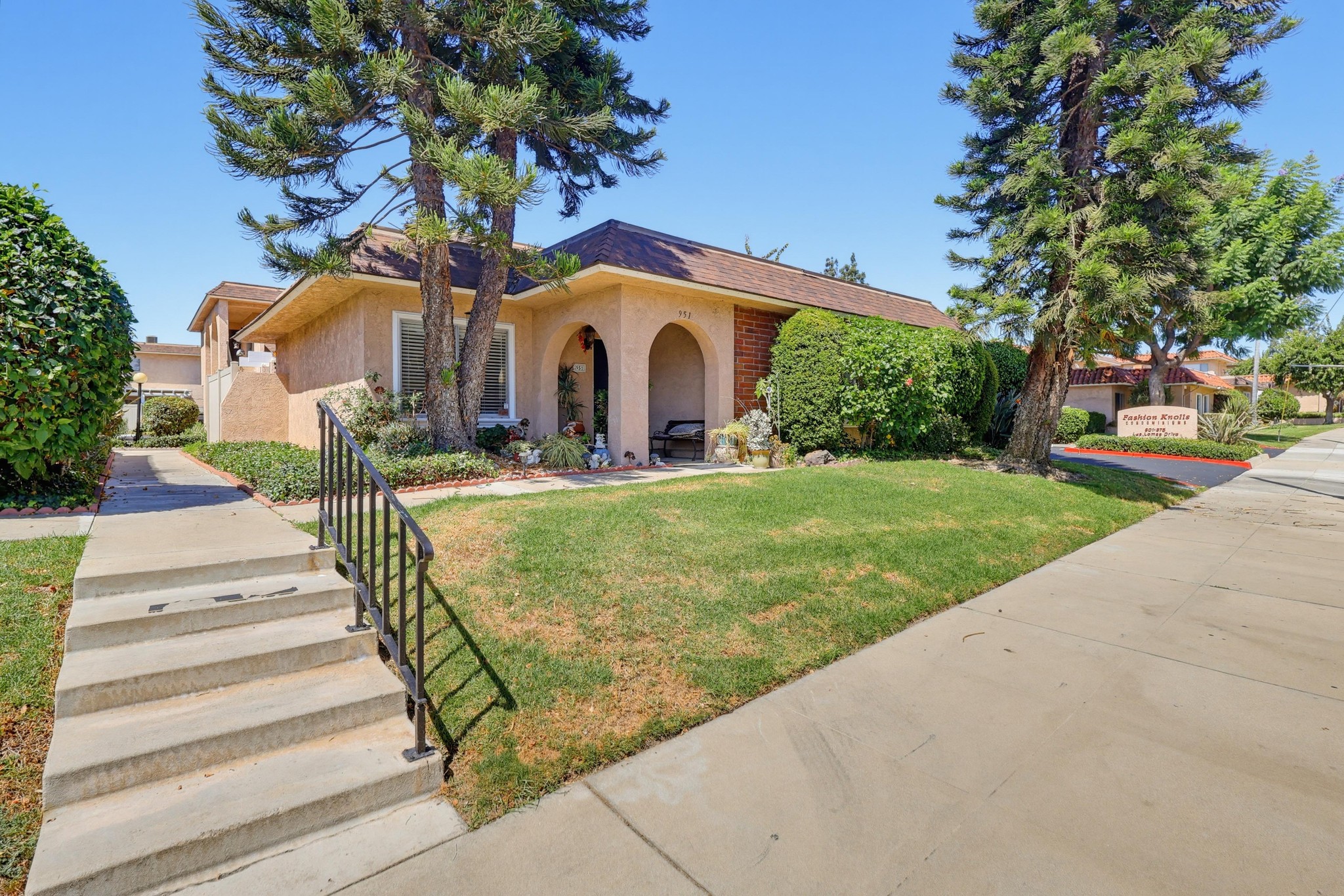 Virtual tour photo 1 of 76 for 951 Las Lomas Dr B