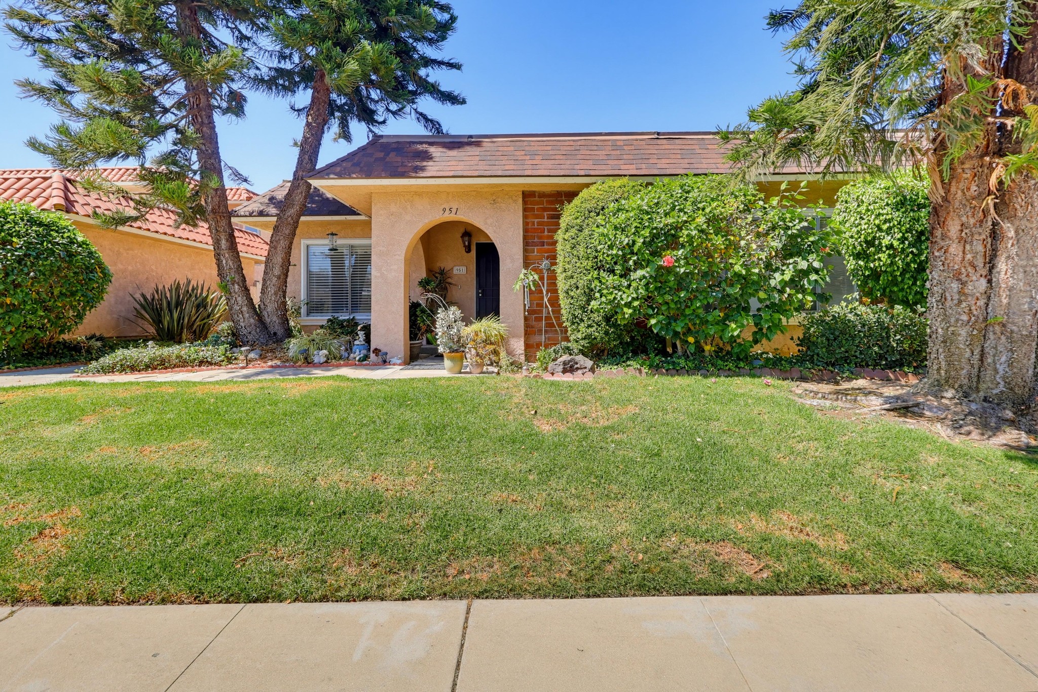 Virtual tour photo 3 of 76 for 951 Las Lomas Dr B