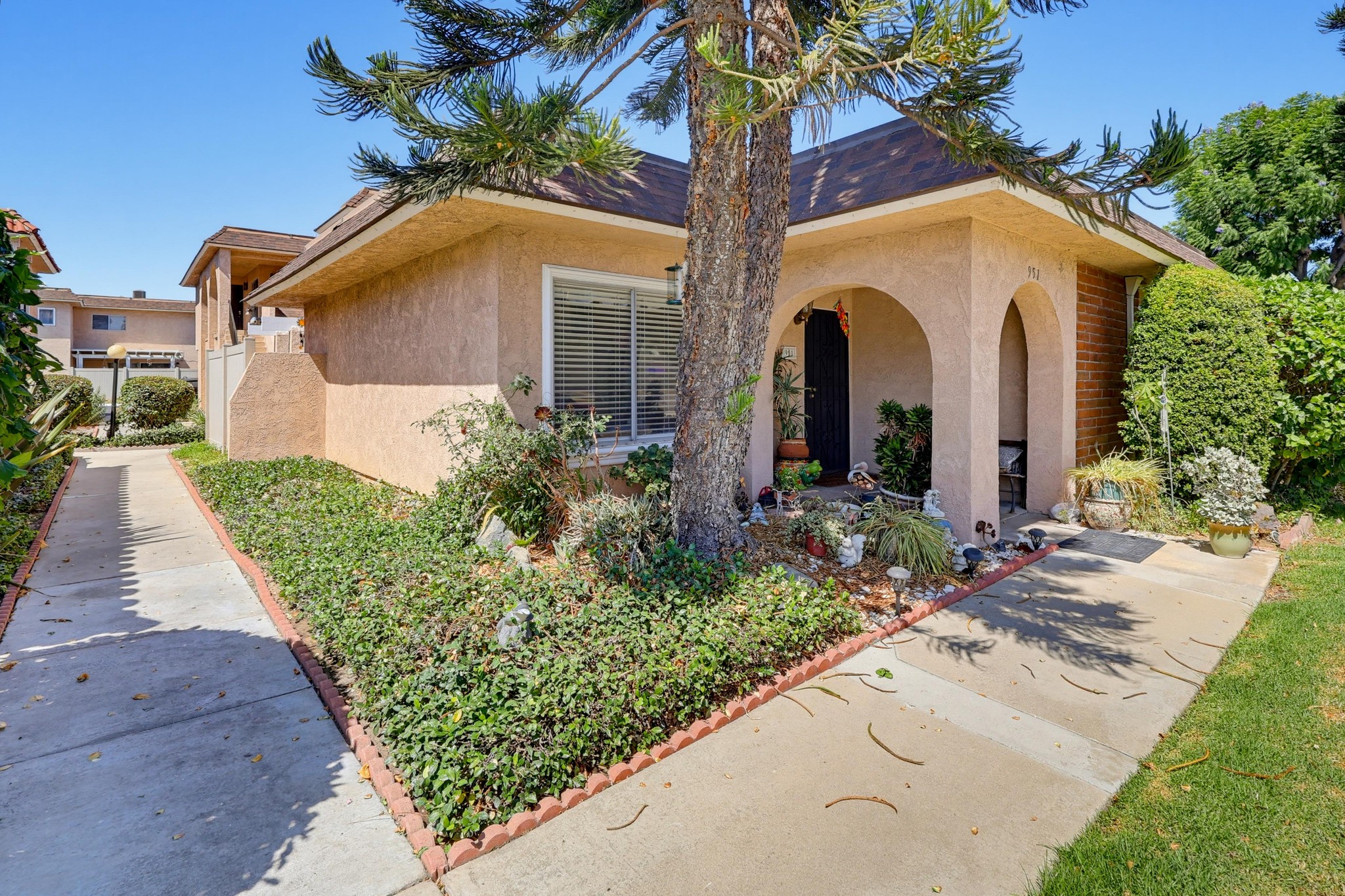 Virtual tour photo 4 of 76 for 951 Las Lomas Dr B