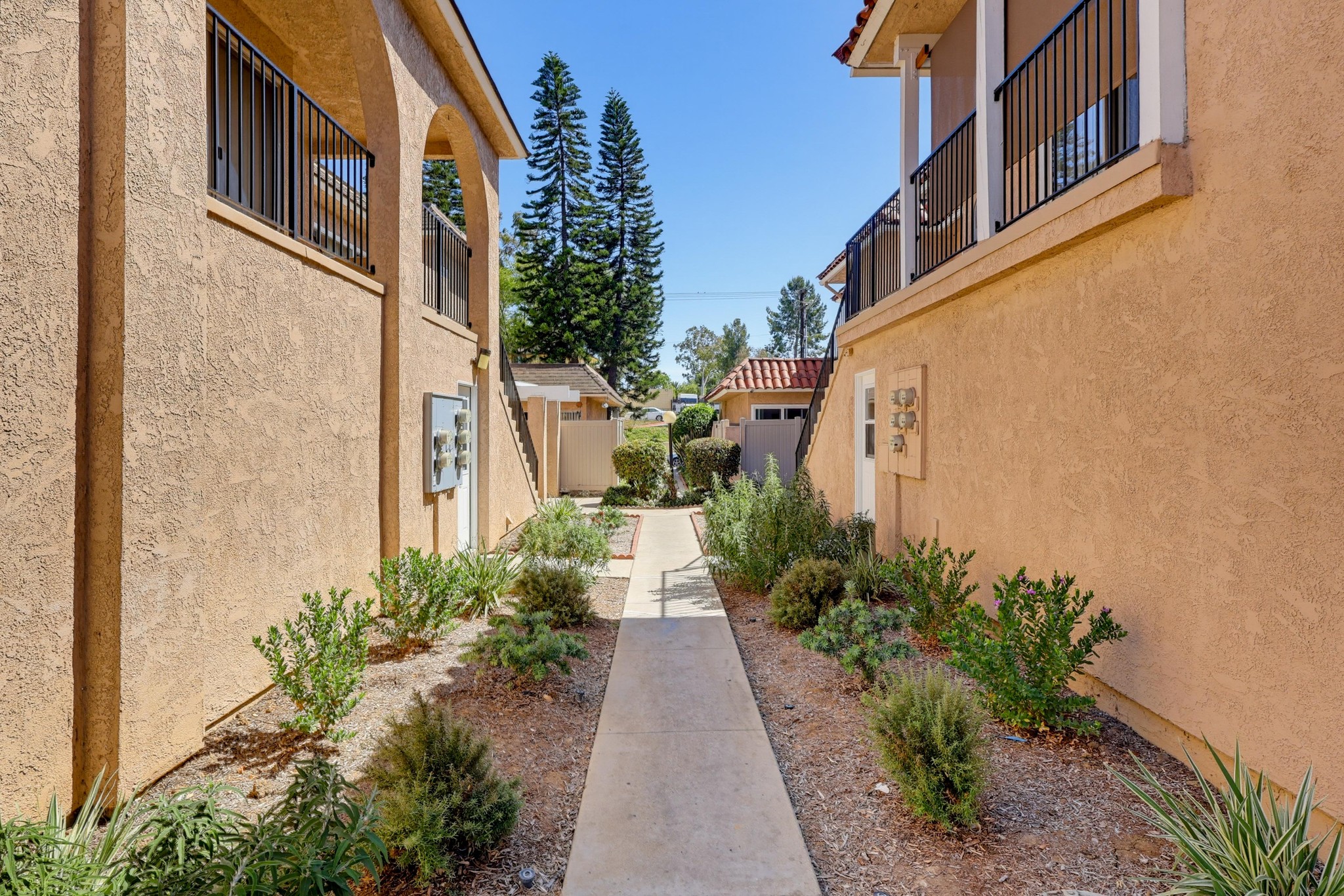 Virtual tour photo 5 of 76 for 951 Las Lomas Dr B