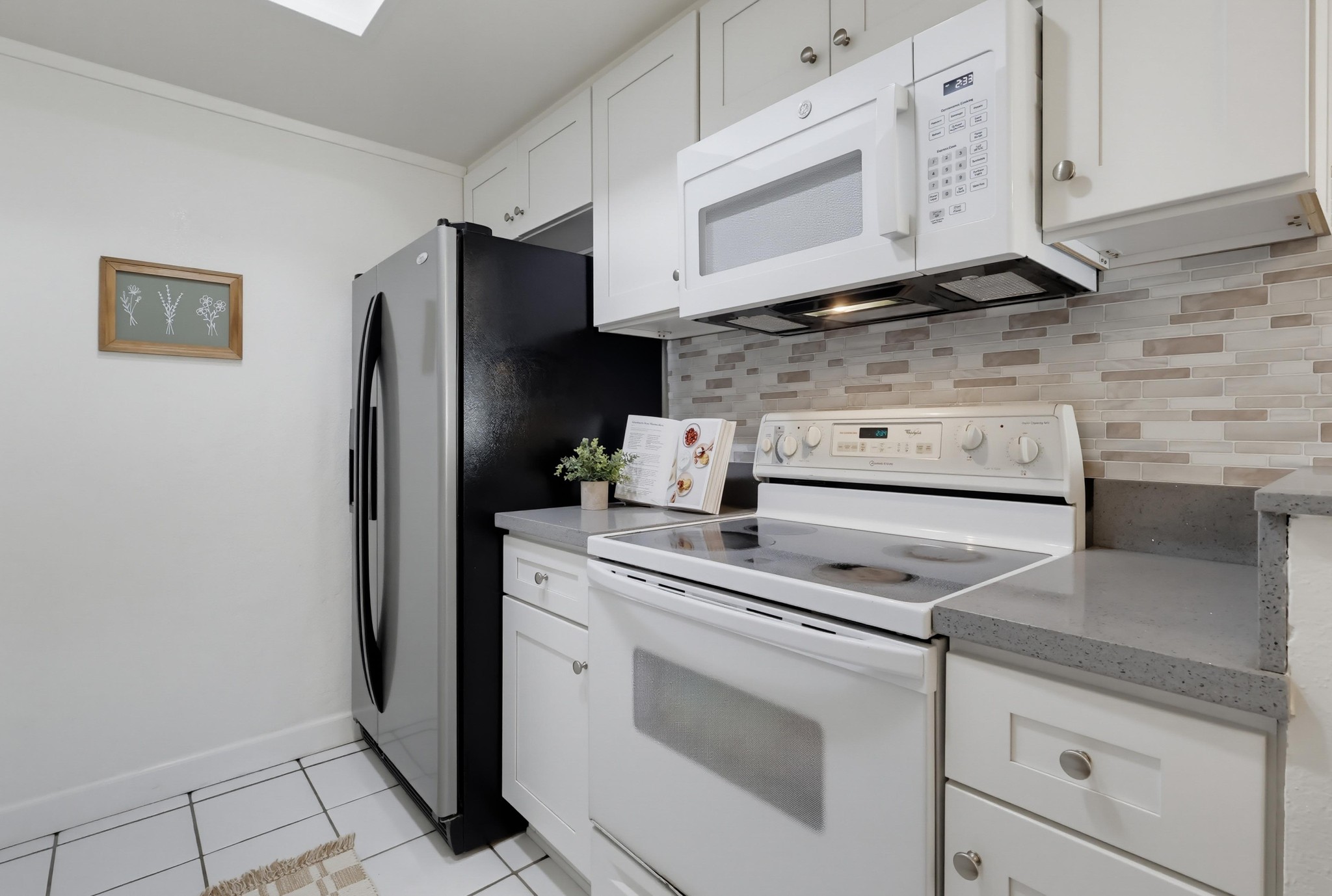 Virtual tour photo 30 of 76 for 951 Las Lomas Dr B