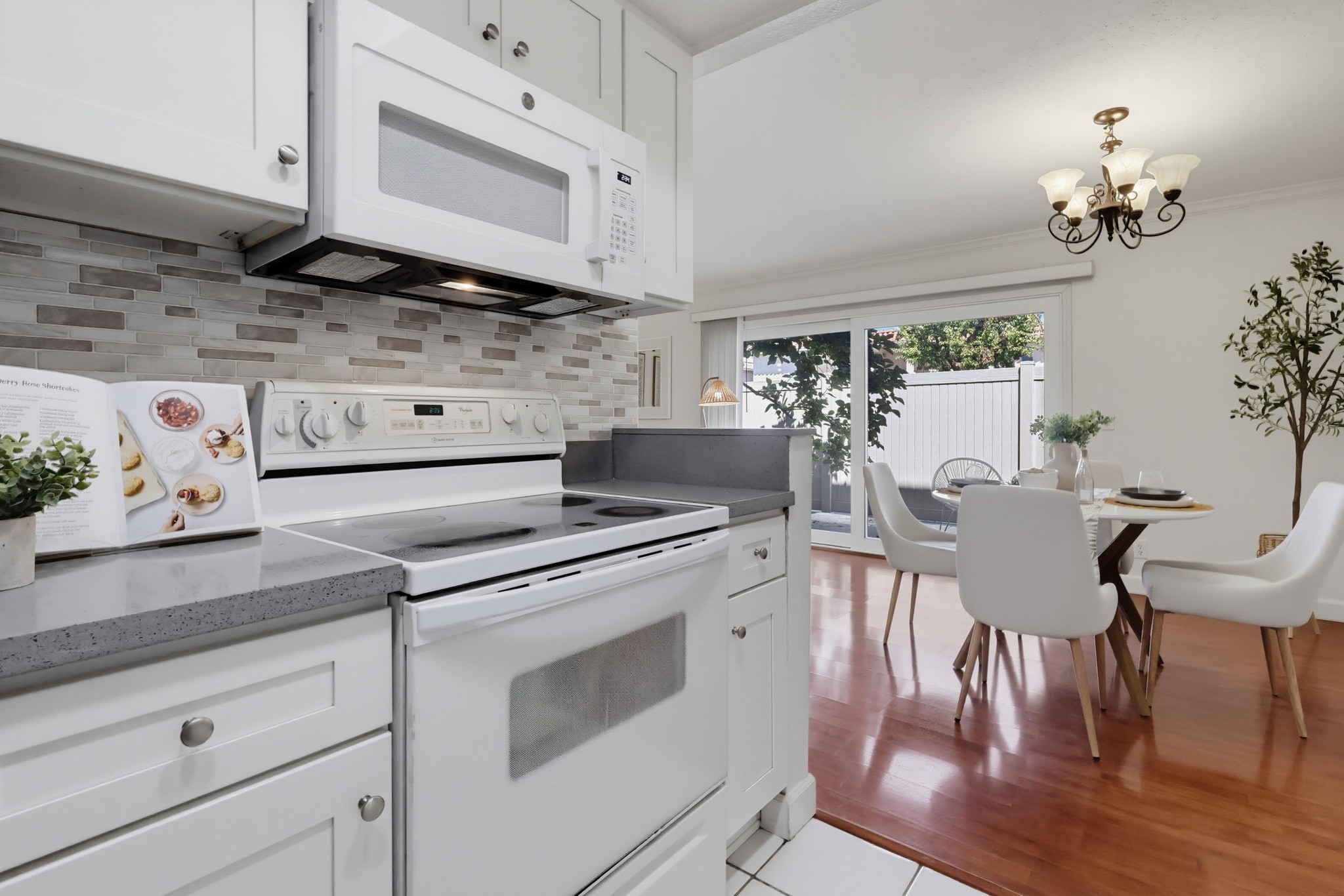 Virtual tour photo 34 of 76 for 951 Las Lomas Dr B