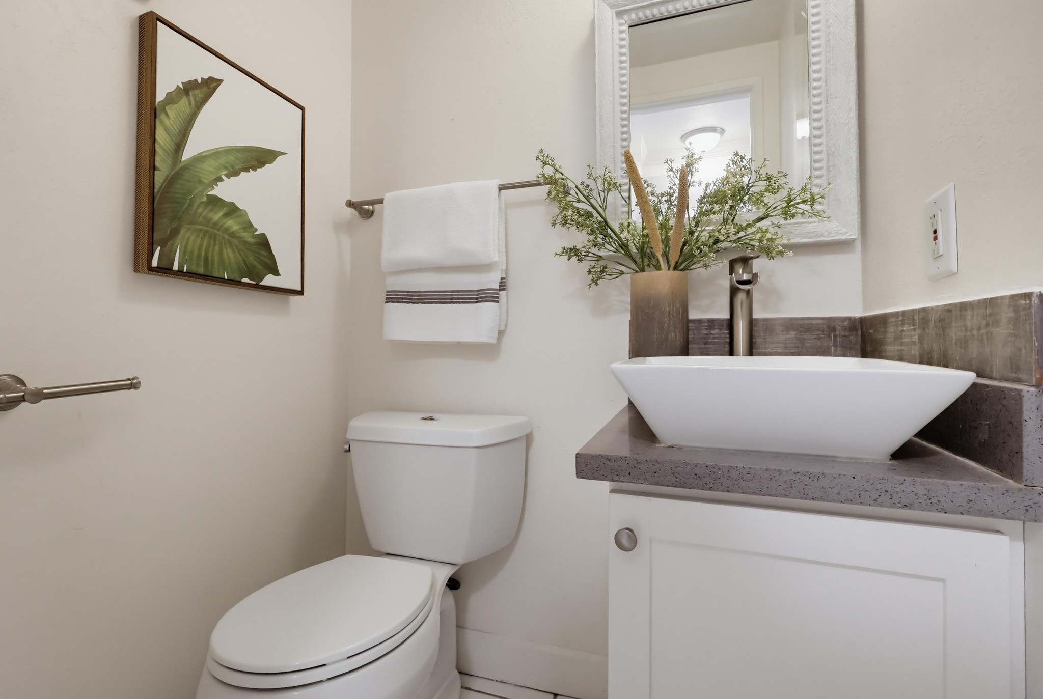 Virtual tour photo 37 of 76 for 951 Las Lomas Dr B