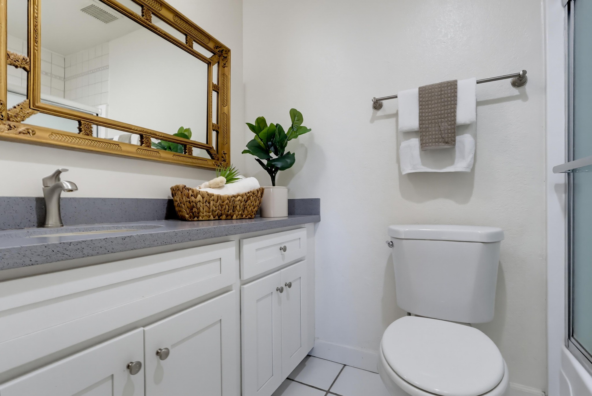 Virtual tour photo 51 of 76 for 951 Las Lomas Dr B