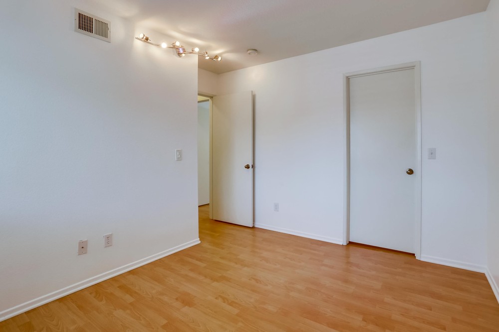 Virtual tour photo 23 of 31 for 9510 Compass Point Dr S UNIT 5