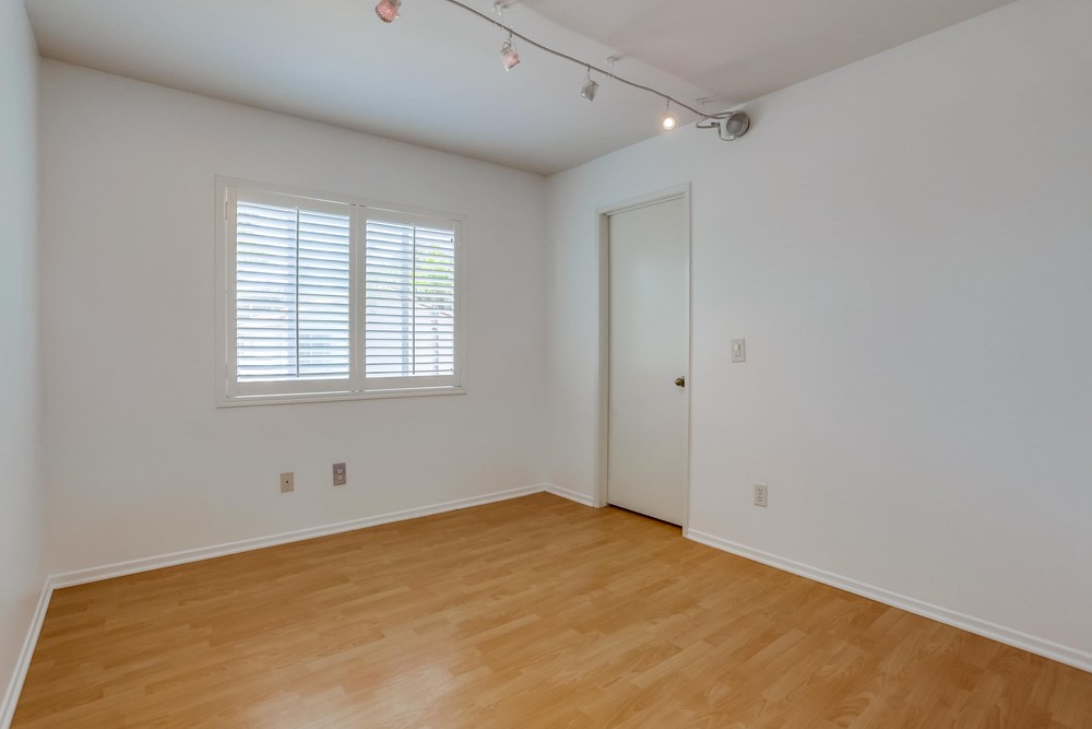 Virtual tour photo 25 of 31 for 9510 Compass Point Dr S UNIT 5