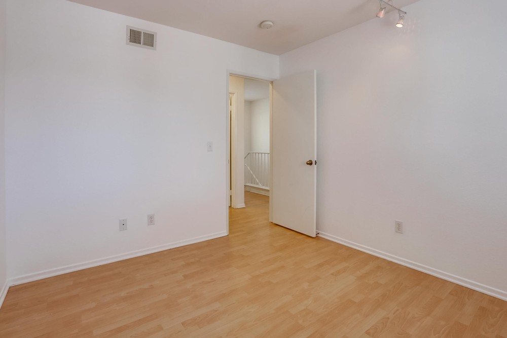 Virtual tour photo 26 of 31 for 9510 Compass Point Dr S UNIT 5
