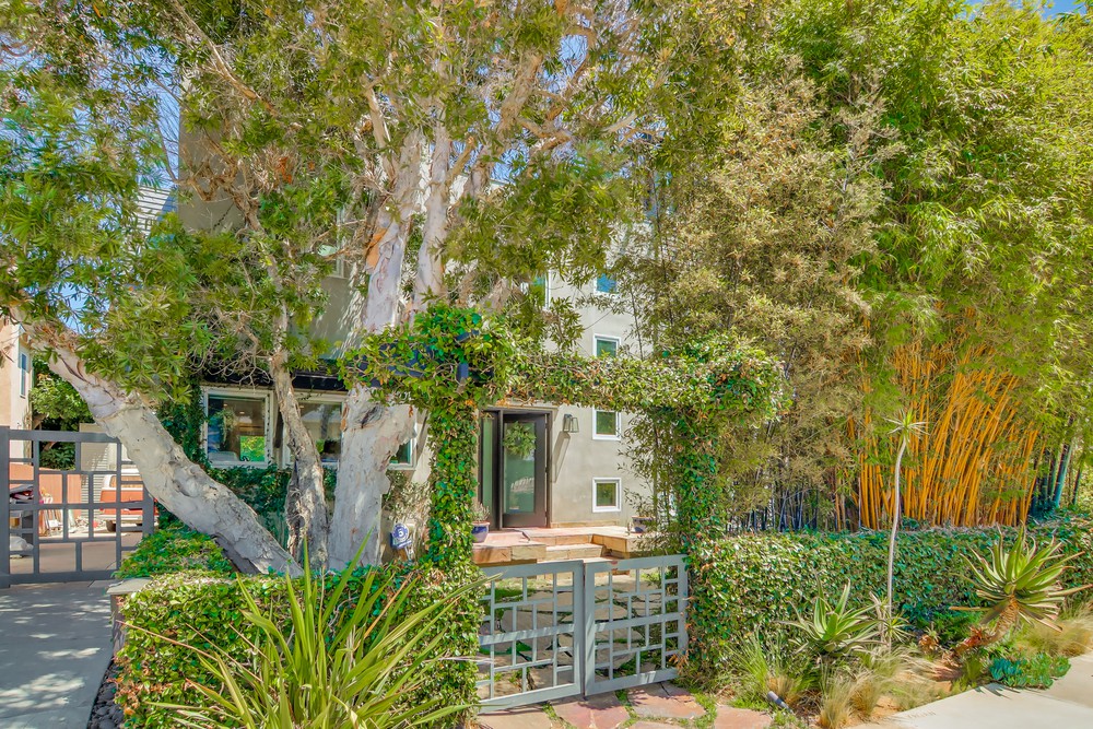 Virtual tour photo 1 of 77 for 953 Temple St