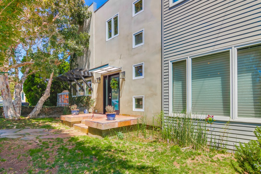 Virtual tour photo 7 of 77 for 953 Temple St