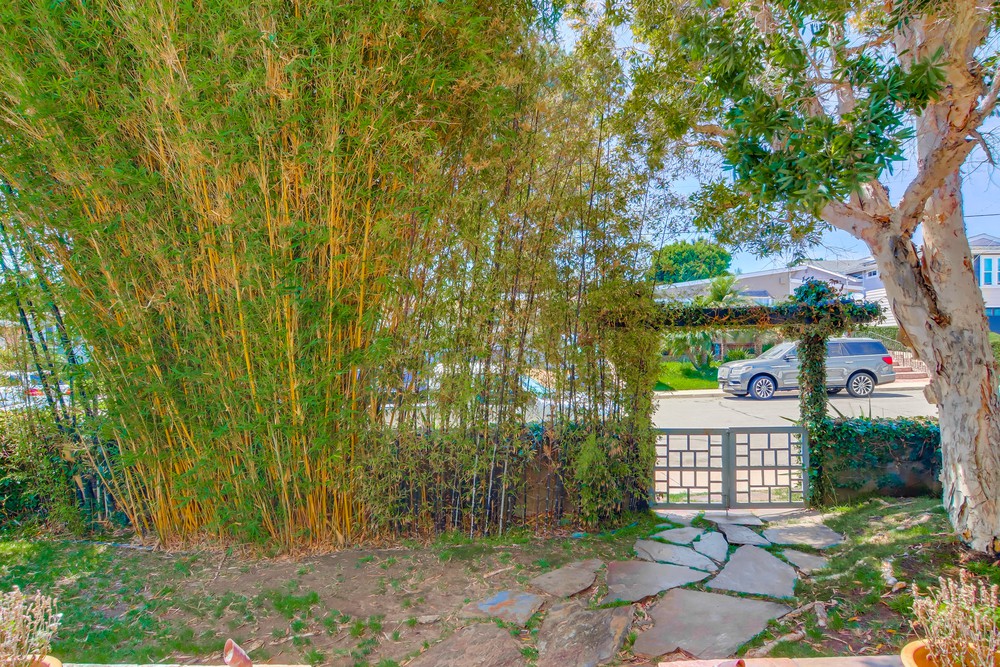 Virtual tour photo 9 of 77 for 953 Temple St