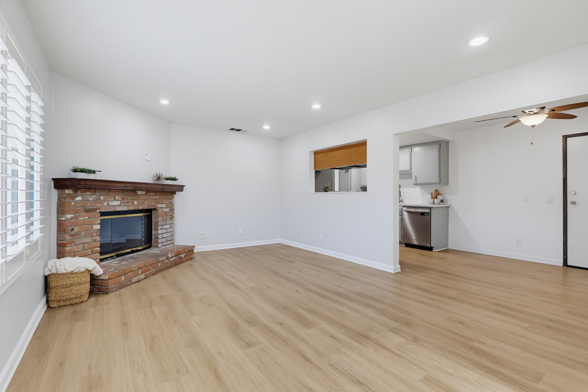 Virtual tour photo 6 of 83 for 9542 Mayne St Apt G