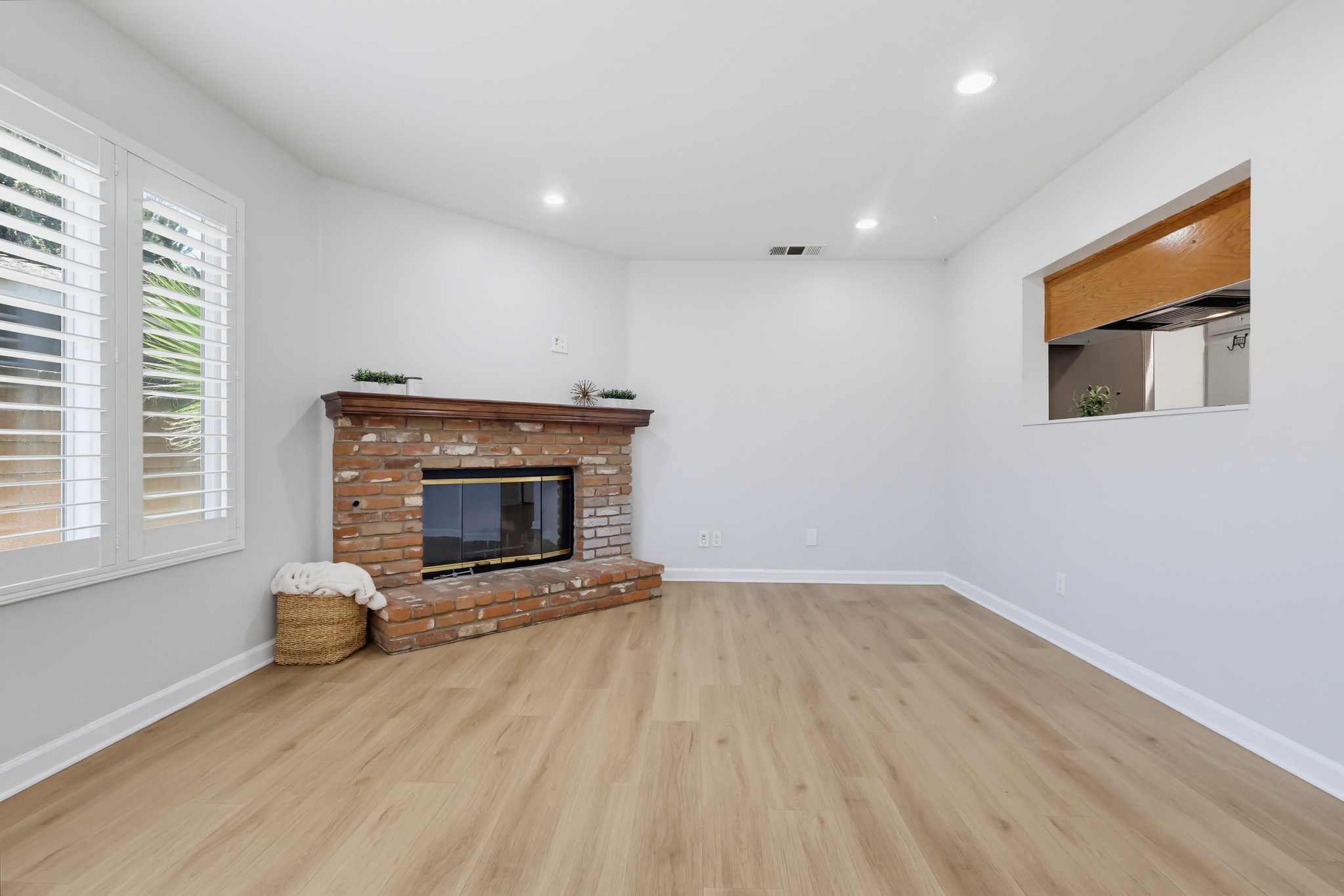 Virtual tour photo 7 of 83 for 9542 Mayne St Apt G