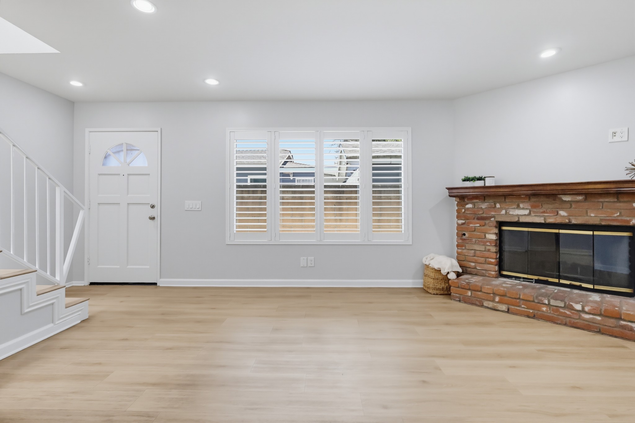 Virtual tour photo 9 of 83 for 9542 Mayne St Apt G
