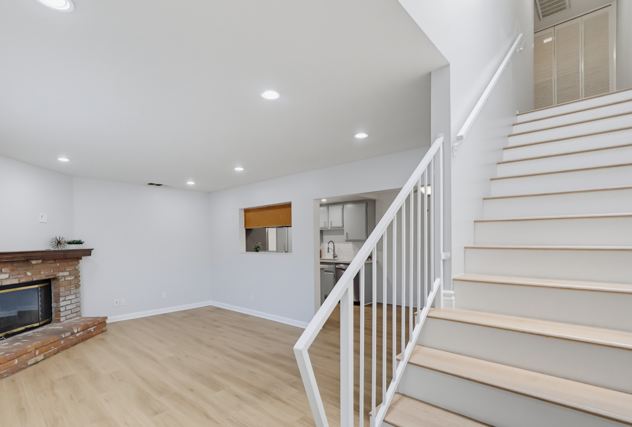 Virtual tour photo 27 of 83 for 9542 Mayne St Apt G