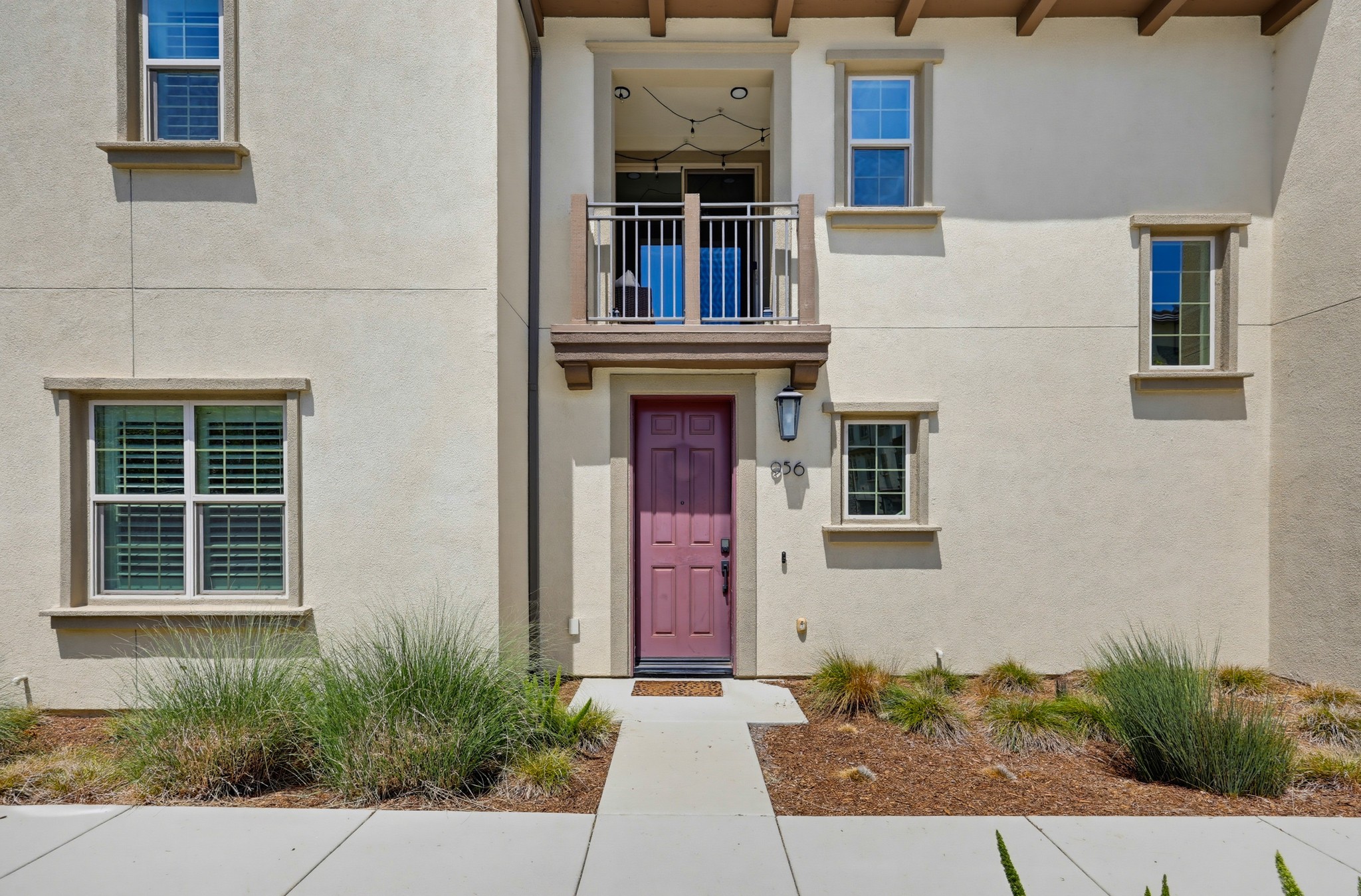 Virtual tour photo 1 of 52 for 956 Blackstone Dr